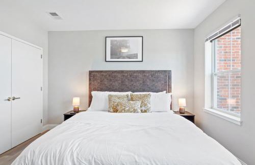 Newark Apartment | Downtown NWK 1BR- Free Parking Easy NYC Access