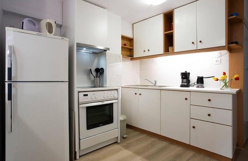 Kamena Vourla Apartment | Downtown oasis