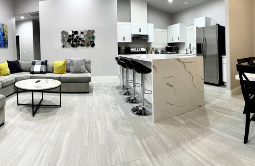 Racquet Club South House | Downtown Palm Springs, 4 King Bedrooms, Salted Pool, Game Room, Pergola, Spa