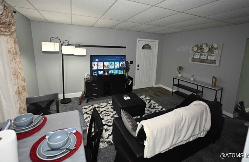 Windsor Park House | Downtown Peace Lodge (Kitchen and laundry included)