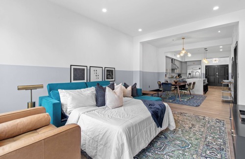 Central Business District Hotel | Downtown Penthouse with Private Terrace, Chefs Kitchen, Soaking Tub, MANY Amenities