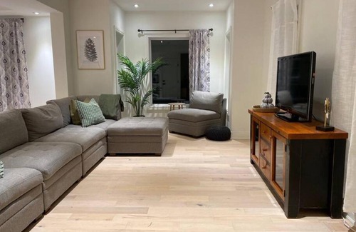 Prince Edward House | Downtown Picton 3 bedroom