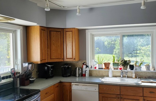 Prince Edward House | Downtown Picton cozy 2 bedroom home with Sandbanks pass