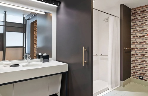 Portland Hotel | Downtown Portland Stay | 1 Unit | Near Commercial Street