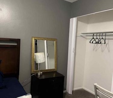Richmond Heights House | Downtown Private Deluxe Room