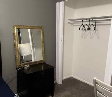 Richmond Heights House | Downtown Private Deluxe Room