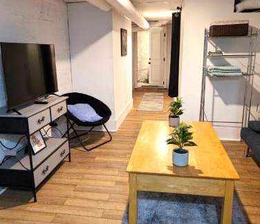Livingston Park Apartment | Downtown Retreat - Cozy Basement