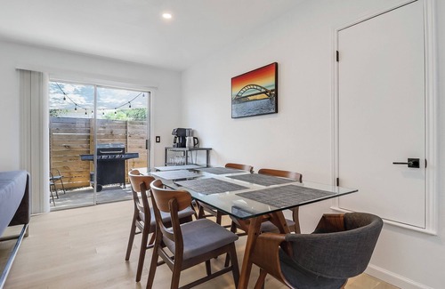 Rosewood House | Downtown Retreat - Cul-de-sac