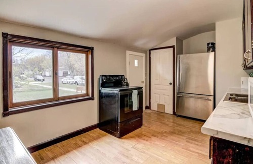 Eau Claire House | Downtown Retreat Near Mayo &UWEC