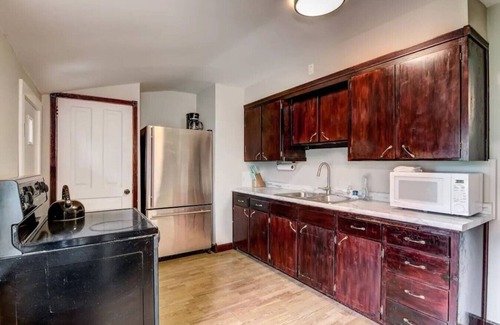 Eau Claire House | Downtown Retreat Near Mayo &UWEC
