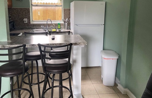 Park East Apartment | Downtown Sarasota Apartment 2BR/2BA Pet-Friendly, Lido Beach-Siesta Key 5-10m.