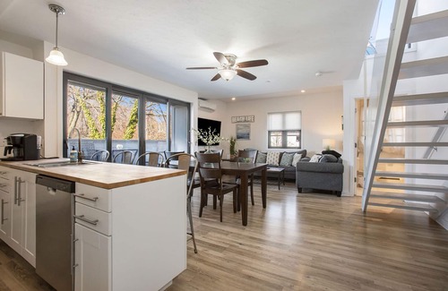 Saugatuck Condo | Downtown Saugatuck Condo w/2 decks - Pets are welcome.