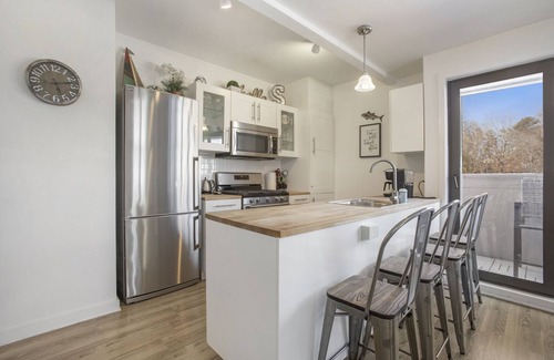 Saugatuck Condo | Downtown Saugatuck Condo w/2 decks - Pets are welcome.