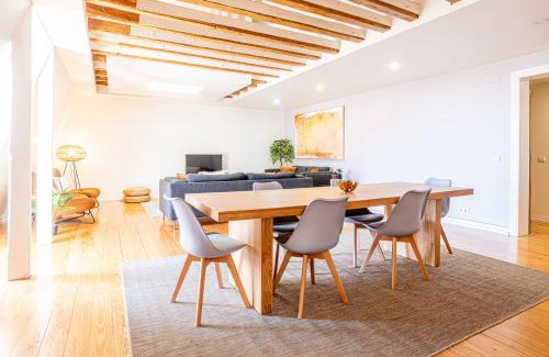 Santa Maria Maior Apartment | Downtown Seaview Apartment