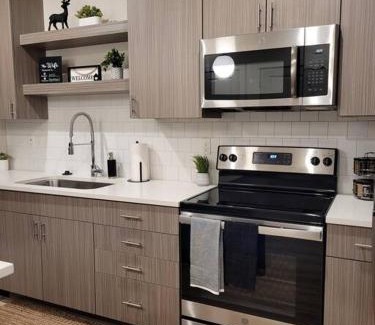 People's Freeway Apartment | Downtown SLC Apt w/amenities