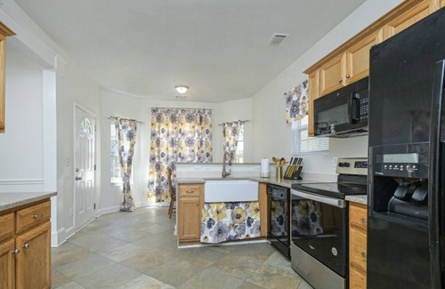 Peoplestown House | DOWNTOWN SPACIOUS 3 BEDROOM