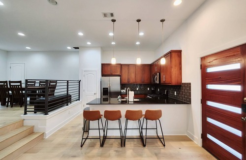 Rosewood Bed & Breakfast | Downtown Stay in East Austin @ 12th Street