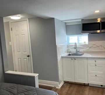Ottawa Division Apartment | Downtown Studio