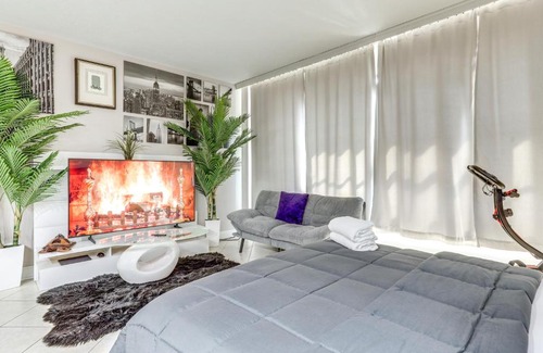 Downtown Jacksonville Apartment | Downtown Studio with City Views in Jacksonville!