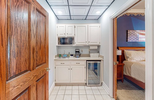 Eureka Springs Historic District Villa | Downtown suite with central air conditioning, WiFi - near everything
