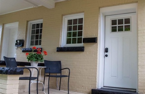 University District House | Downtown/University Area Completely Renovated Turn of the Century Townhome