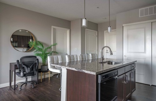 Downtown Columbus Apartment | Downtown Views from a Stylish 2BR with Balcony