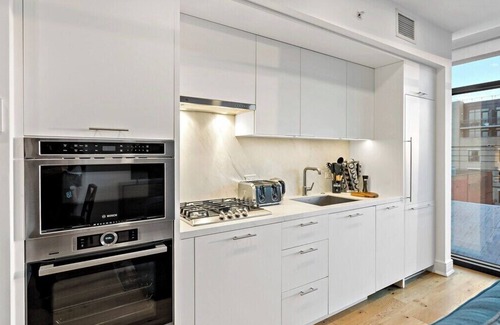 Shaw Bed & Breakfast | Downtown |Views | Luxury | Sunny