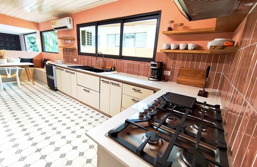 Obarrio House | Downtown Villa with Private Pool & Bar