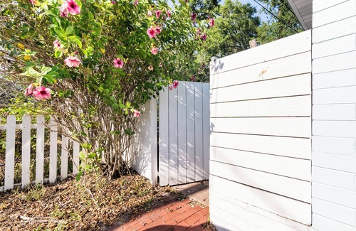 Colonialtown South House | Downtown Walkable WFH with free Washer and Dryer Private Bed & Bath
