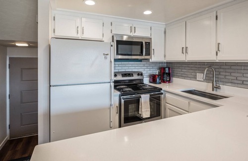 Sandpoint Condo | Downtown Waterfront Condo with Pool