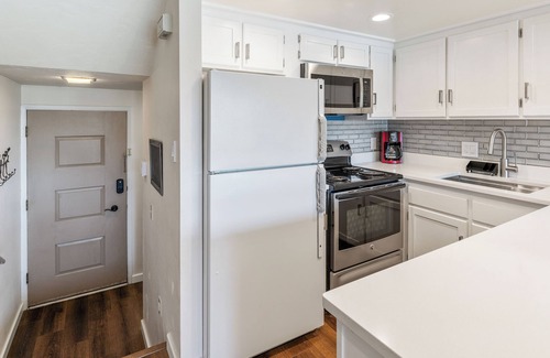 Sandpoint Condo | Downtown Waterfront Condo with Pool