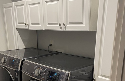 Woodstock House | Downtown Woodstock Luxury 3/3.5 Entire 3-level Townhouse
