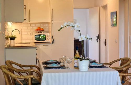 Vale de Covo Apartment | Dowtown Carvoeiro 1BDR Apart W view by LovelyStay