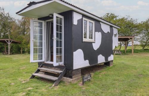 Woodbridge House | Dozy Dotty Cow Shed 4