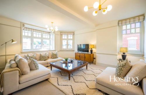 Henley House | Dragon Court - 4 Beds with Terrace Garden