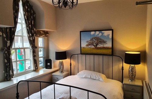 Crickhowell Hotel | Dragon Inn Crickhowell