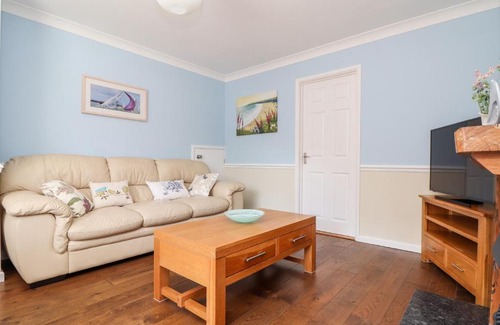 Maenporth House | Dragonflies & Seahorses
