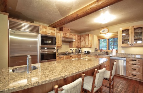 Victor House | Dragonfly Cabin. Luxury in Teton Springs, Victor, ID. A/C, Hot Tub, High Tech