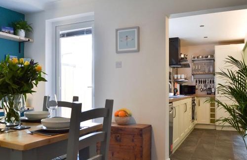 Beverley House | Dragonfly Cottage