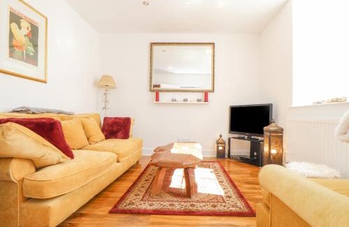 St. Stephen House | Dragonfly Cottage