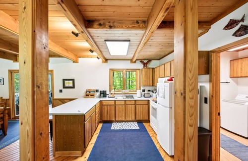Gills Rock Cottage | Dragonfly Dell CottagenEnchanting 2-bedroom cottage in Ellison Bay