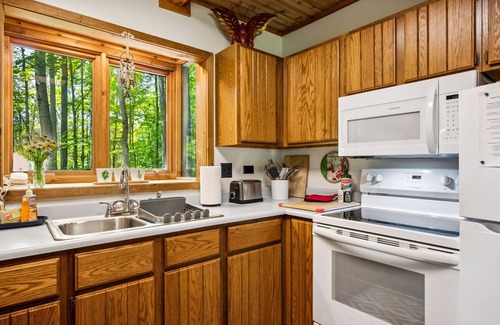 Gills Rock Cottage | Dragonfly Dell CottagenEnchanting 2-bedroom cottage in Ellison Bay