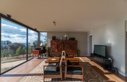 Rocky Hills House | Dragonfly Lodge