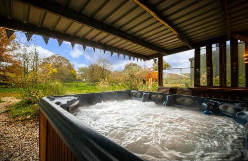Malvern House | Dragons Barn with Hot Tub