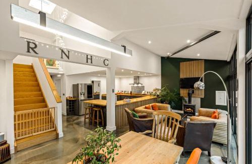 Malvern House | Dragons Barn with Hot Tub