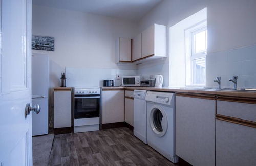 Tenby Apartment | Dragons Den - 2 Bedroom Apartment - Tenby