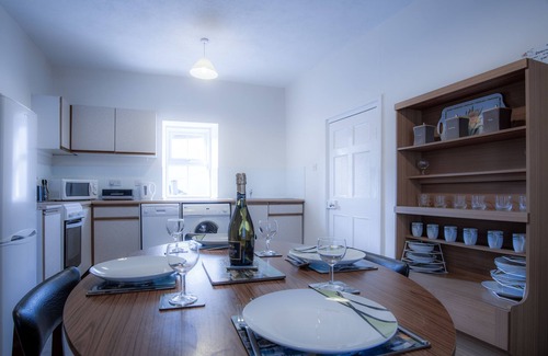 Tenby Apartment | Dragons Den - 2 Bedroom Apartment - Tenby
