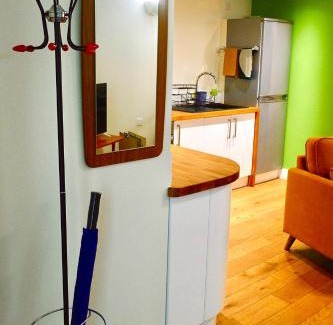 Aberystwyth Apartment | “Dragons Den” Centrally located Modern Apartment