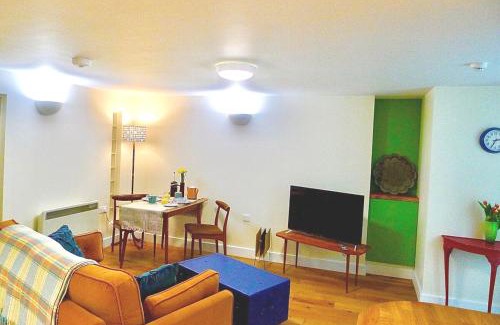 Aberystwyth Apartment | “Dragons Den” Centrally located Modern Apartment