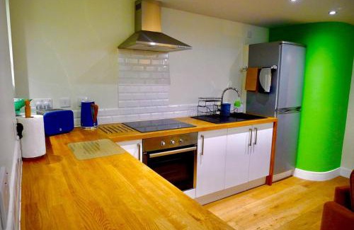 Aberystwyth Apartment | “Dragons Den” Centrally located Modern Apartment